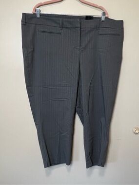 Lane Bryant Gray Pinstripe Cropped Dress Pants. Size 22 NWT